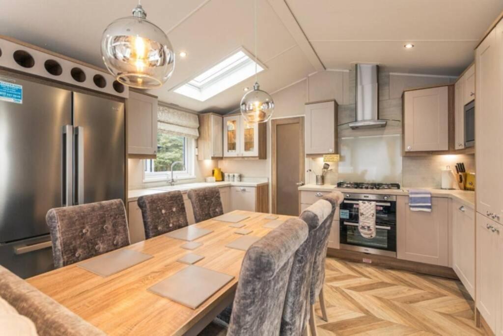 Brians Lodge With Hot Tub Pocklington Extérieur photo