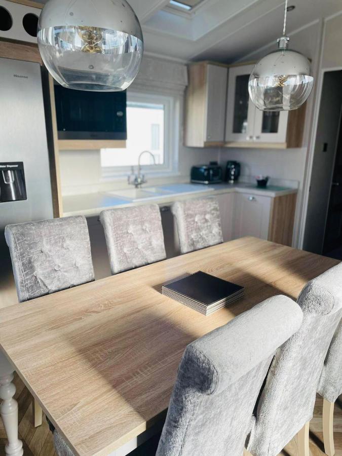 Brians Lodge With Hot Tub Pocklington Extérieur photo