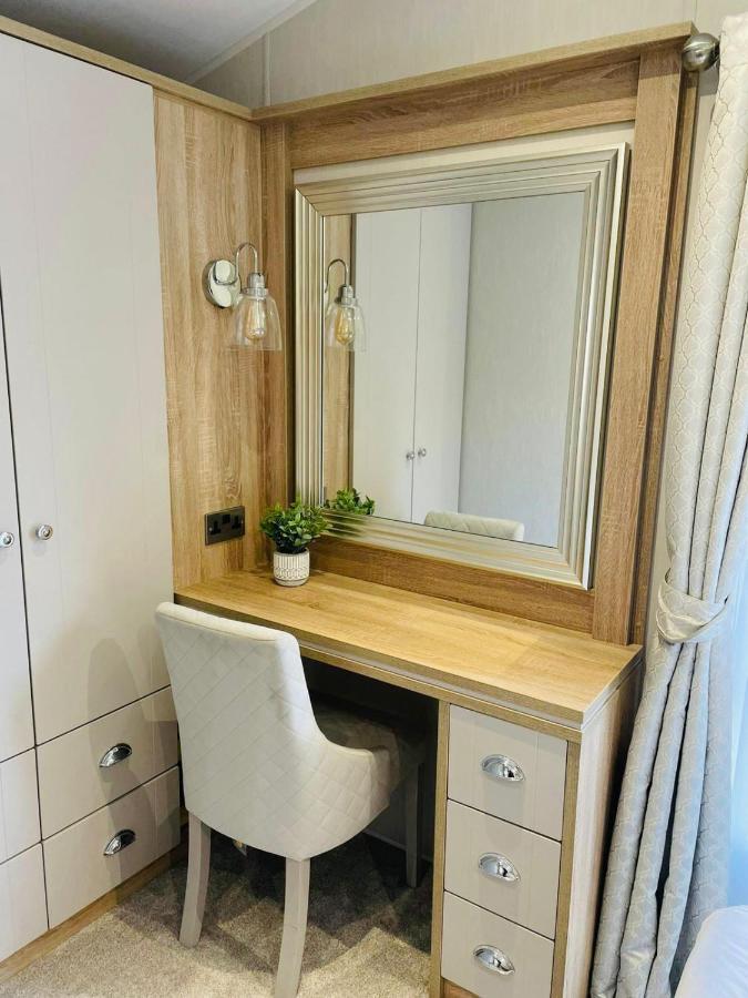 Brians Lodge With Hot Tub Pocklington Extérieur photo